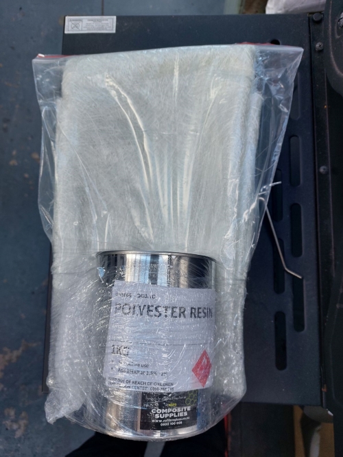 POLYESTER FIBREGLASS REPAIR KIT 1KG